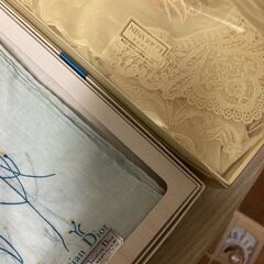 ブランド品 ハンカチ 未使用8ケース クリスチャンディオール イブサンローラン ピエール カルダン ニナリッチ等 長期保管品の画像