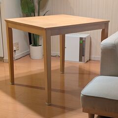 ダイニングテーブルですの画像