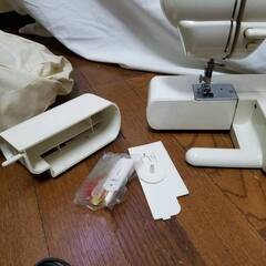 SINGER シンガー ミシン Qtie 家庭用 コンパクトミシン 動作確認済みの画像