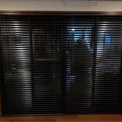 至急‼️ ウッドブラインド ダークブラウン スラット50mm幅 I型バランス付き 掃き出し窓用 　 の画像