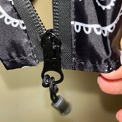 【ファスナーが閉まらない直せる方お得】雨の日  ポンチョ  ペイズリー柄の画像