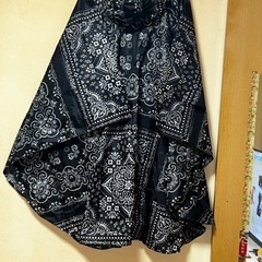 【ファスナーが閉まらない直せる方お得】雨の日  ポンチョ  ペイズリー柄の画像