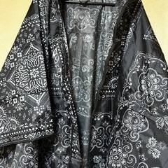 【ファスナーが閉まらない直せる方お得】雨の日  ポンチョ  ペイズリー柄の画像