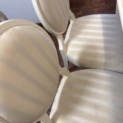 ダイニングテーブルの画像