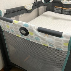 GRACOベビーベッドの画像