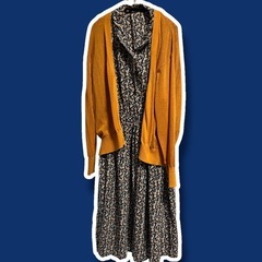 ネイビー花柄ワンピース＋オレンジカーディガン セットの画像