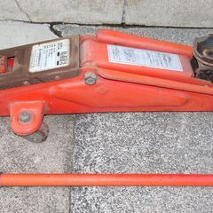 フロアジャッキ（油圧）＆クロスレンチ＆パンク修理剤の画像