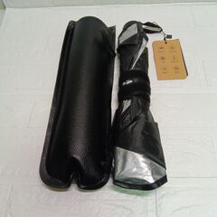 車用サンシェード フロント サンシェード車 傘型 折りたたみ式 遮光 遮熱 フロントサンシェード UVカット 10本骨設計 フロントウィンドウ 車内温度上昇防止 日焼け対策 (ブラック, Sサイズ（126×65cm）)の画像