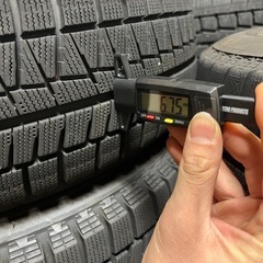 185/60r15スタッドレスタイヤbridgestone35週22年製とアルミホイール4本セットの画像