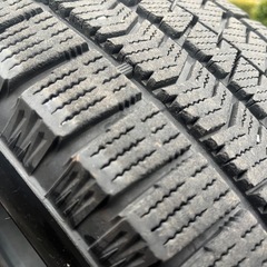 SALE！スタッドレスタイヤ4本 225/60R17 99Q ブリヂストンBS ブリザックVRX2 倉庫保管 ゴム質良好の画像
