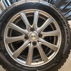 スタッドレスタイヤ　取引中の画像