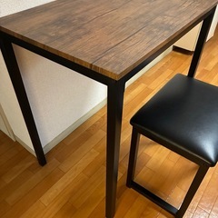 デスクと椅子の画像