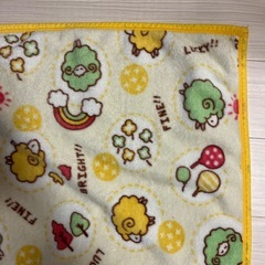 女の子　毛布　黄色　羊　の画像