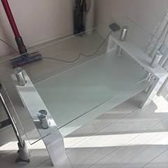 ガラステーブルの画像
