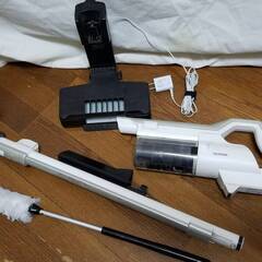 IRIS OHYAMA アイリスオーヤマ SCD-120P-W 充電式サイクロンスティッククリーナー ホワイト 2023年製 動作確認済みの画像