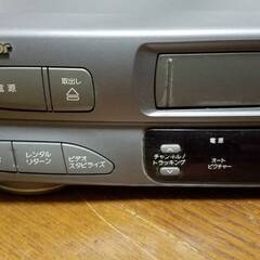 Victor ビクター VHSビデオカセットレコーダー HR-D5 ビデオデッキ 通電OKですが不具合があるためジャンクにての画像