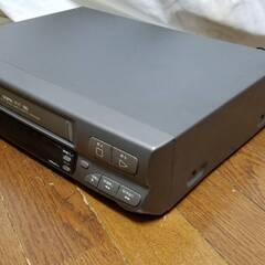 Victor ビクター VHSビデオカセットレコーダー HR-D5 ビデオデッキ 通電OKですが不具合があるためジャンクにての画像