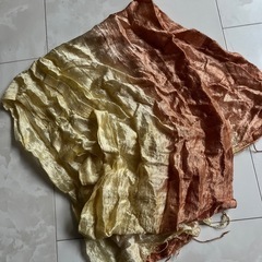 差し上げます　シルク　スカーフ　クリームグラデーションの画像