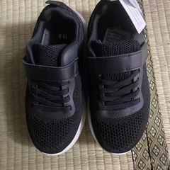 新品✨キッズ用👟ブラックスニーカー19.0の画像