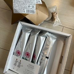 新品H&M ベビーサンタ服　お菓子の画像