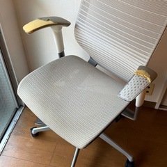 【交渉中
】okamura (オカムラ)バロンチェア　肘付ハイバックチェアの画像