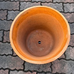 大きめ素焼き鉢の画像
