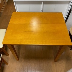 ダイニングテーブル  机　85×65cm　高さ69.5cm　ペット&喫煙者おりませんの画像