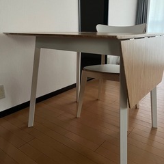 ダイニングテーブル　イスの画像