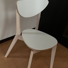 ダイニングテーブル　イスの画像