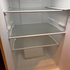冷凍冷蔵庫2023年式、IKEA机、ニトリ机の画像