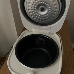 炊飯器　中古　アイリスオーヤマ　ERC-MC50W5.5合炊きの画像