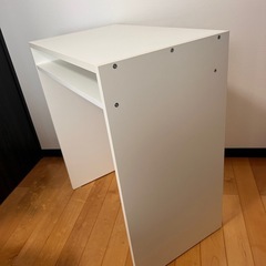 IKEA机、ニトリ机、冷凍冷蔵庫の画像
