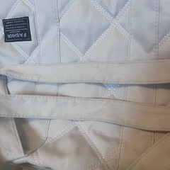 キルティングバッグ　ベージュ　トートバッグ　小物入れ付きの画像