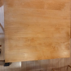 【無料】イクスス ダイニングテーブル 75cm角の画像