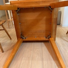 【無料】イクスス ダイニングテーブル 75cm角の画像