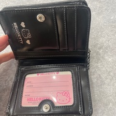 ハローキティ ブラック 二つ折り財布の画像