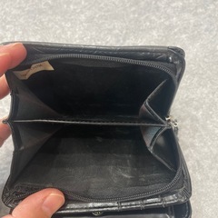 ハローキティ ブラック 二つ折り財布の画像