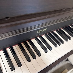 電子ピアノ（木製・3本ペダル）ヘッドホン付きの画像