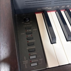 電子ピアノ（木製・3本ペダル）ヘッドホン付きの画像