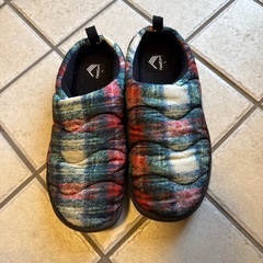 ワークマン　L 暖かスリッポンの画像