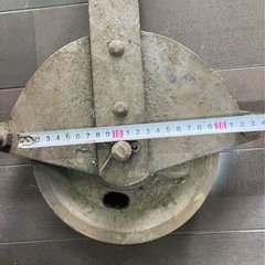 大型 フック付き 金属製滑車 約10kg 吊り上げ クレーン ワイヤー 金物屋 倒産整理品 レトロ 古道具の画像