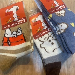 11足！新品未使用 キッズソックス　ニューバランス ホカロン スヌーピー あったかソックスの画像