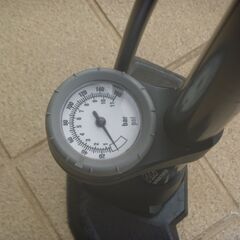 無料、　自転車、バイク、車の手動型空気入れの画像