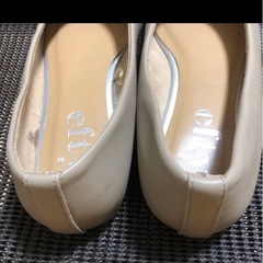 ベージュ　くつ　フラットパンプス　24cmの画像
