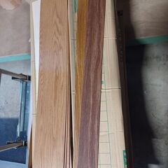 フロアタイル　1枚100円　12/27までの画像