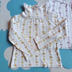 サイズ90　ハイネックカットソー　花柄2枚セットの画像