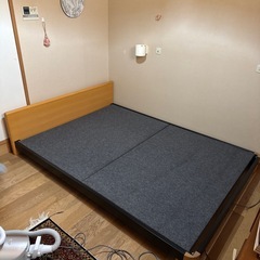 ダブルベッドの画像