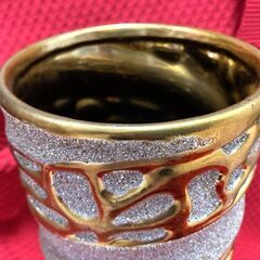 ★美品～USED!!高さ31.5㎝・金色の豪華なデザイン・円柱型の花瓶・花器★の画像