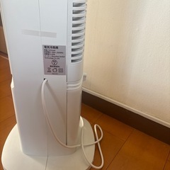 電気冷風機と冷感タオルの画像