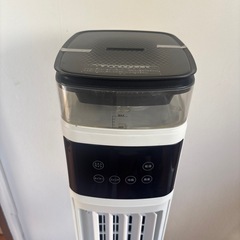 電気冷風機と冷感タオルの画像